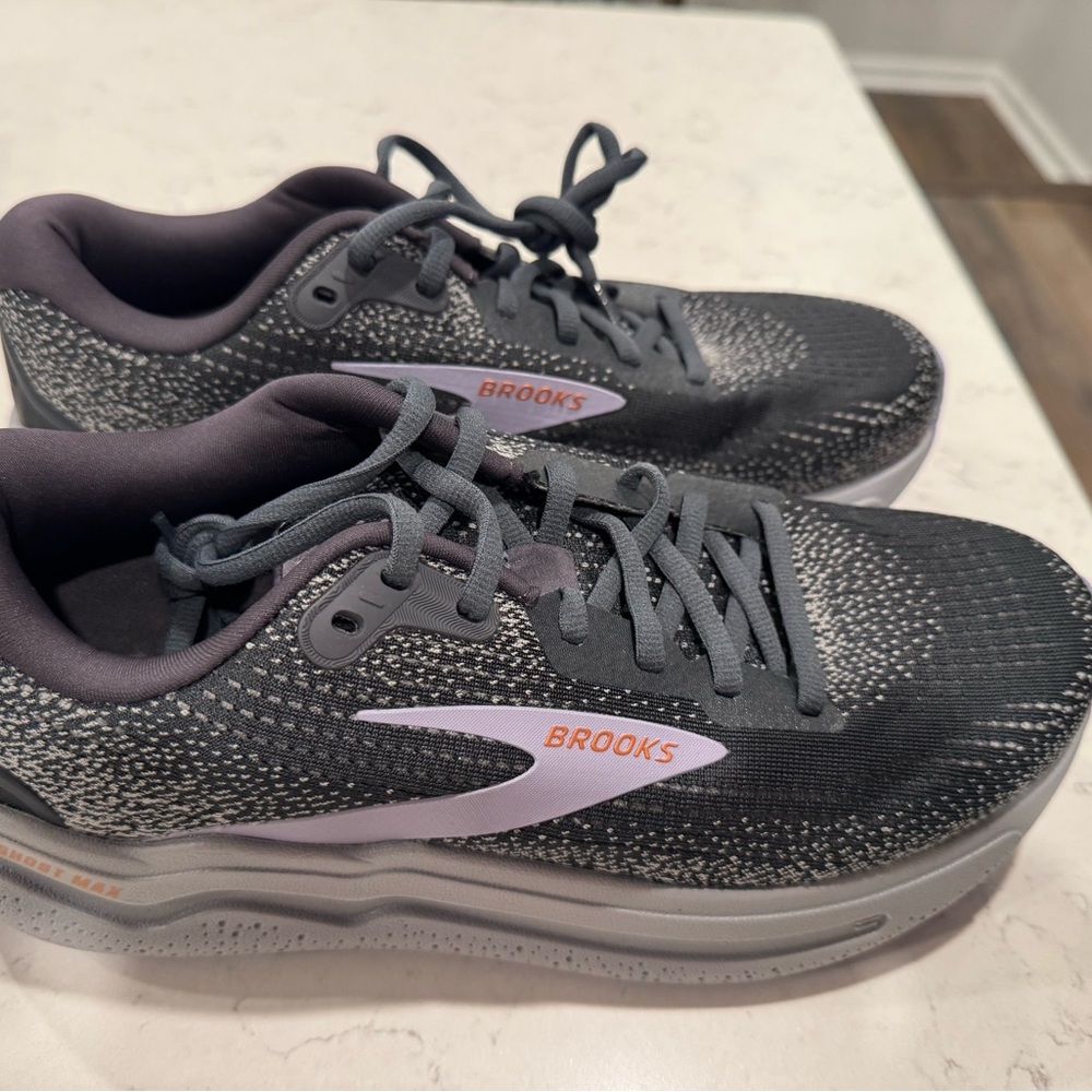 Women’s Brooks Ghost 2 Max Charcoal & Light Gray Athletic Shoes, Size 9, Wide D